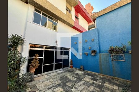 Casa à venda com 350m², 4 quartos e 4 vagas Casa à venda com 350m², 4 quartos e 4 vagasQuintal