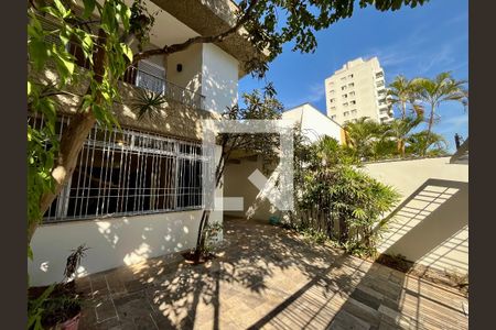Casa à venda com 350m², 4 quartos e 4 vagas Casa à venda com 350m², 4 quartos e 4 vagasGaragem