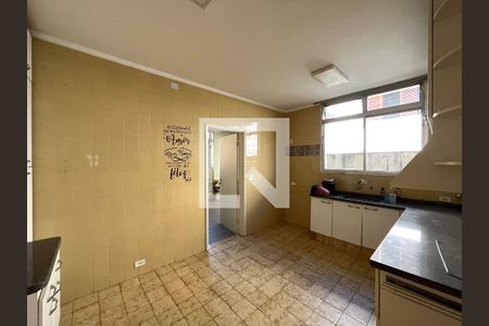 Casa à venda com 350m², 4 quartos e 4 vagas Casa à venda com 350m², 4 quartos e 4 vagasCozinha