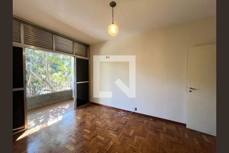 Casa à venda com 350m², 4 quartos e 4 vagas Casa à venda com 350m², 4 quartos e 4 vagasSuite 1