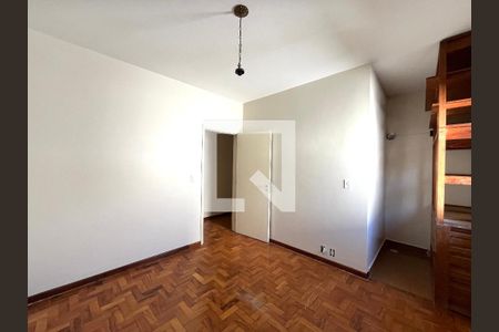 Casa à venda com 350m², 4 quartos e 4 vagas Casa à venda com 350m², 4 quartos e 4 vagasQuarto 4
