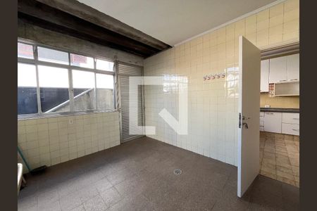 Casa à venda com 350m², 4 quartos e 4 vagas Casa à venda com 350m², 4 quartos e 4 vagasÁrea de Serviço