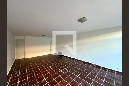 Casa à venda com 350m², 4 quartos e 4 vagas Casa à venda com 350m², 4 quartos e 4 vagasSalão