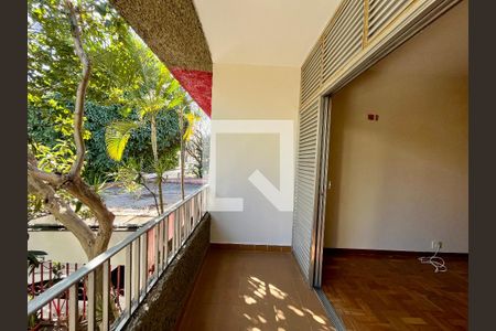 Casa à venda com 350m², 4 quartos e 4 vagas Casa à venda com 350m², 4 quartos e 4 vagasVaranda da Suíte 1