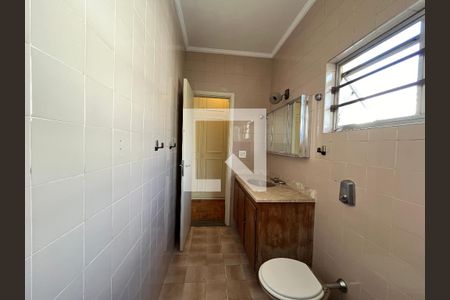 Casa à venda com 350m², 4 quartos e 4 vagas Casa à venda com 350m², 4 quartos e 4 vagasBanheiro da Suíte 1