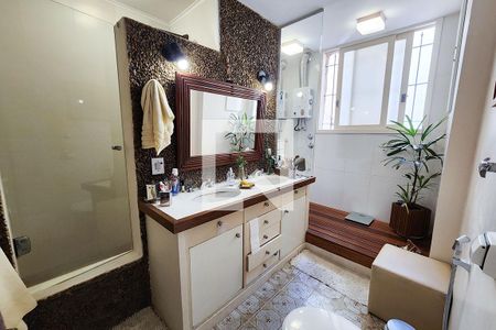 Casa à venda com 302m², 4 quartos e 1 vagaBanheiro da Suíte