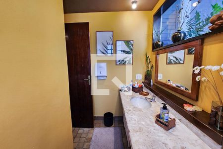 Casa à venda com 302m², 4 quartos e 1 vagaBanheiro Social 2