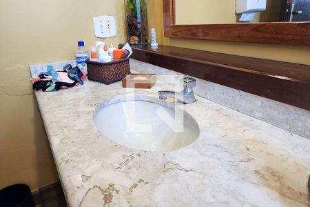 Casa à venda com 302m², 4 quartos e 1 vagaBanheiro Social 2