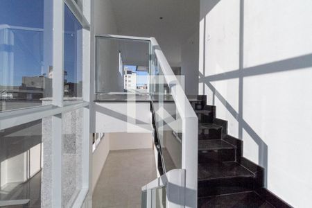 Apartamento à venda com 260m², 4 quartos e 4 vagasEscada