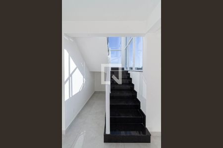 Apartamento à venda com 260m², 4 quartos e 4 vagasEscada