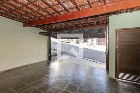 Casa à venda com 220m², 4 quartos e 1 vaga Casa à venda com 220m², 4 quartos e 1 vagaGaragem