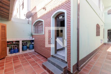 Casa à venda com 220m², 4 quartos e 1 vaga Casa à venda com 220m², 4 quartos e 1 vagaQuintal