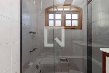 Casa à venda com 220m², 4 quartos e 1 vaga Casa à venda com 220m², 4 quartos e 1 vagaBanheiro