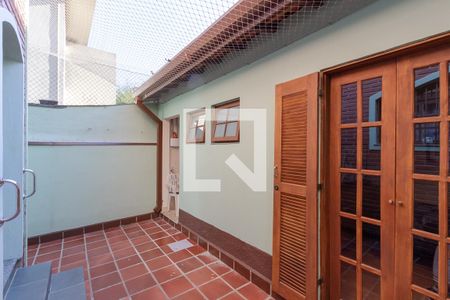 Casa à venda com 220m², 4 quartos e 1 vaga Casa à venda com 220m², 4 quartos e 1 vagaQuintal