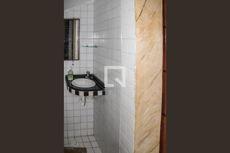 Casa de condomínio para alugar com 108m², 3 quartos e 2 vagasBanheiro 1