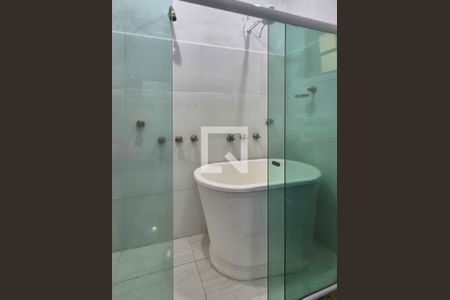 Casa para alugar com 500m², 8 quartos e 5 vagas Casa para alugar com 500m², 8 quartos e 5 vagasBanheiro da Suíte 1