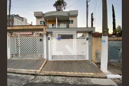 Casa para alugar com 240m², 3 quartos e 2 vagasFachada