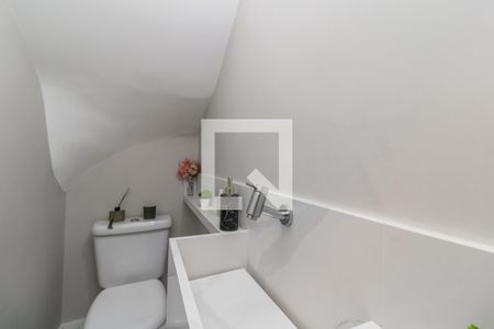 Lavabo de casa para alugar com 3 quartos, 240m² em Vila Talarico, São Paulo