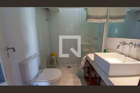 Casa à venda com 700m², 4 quartos e 4 vagasBanheiro do Quarto 2