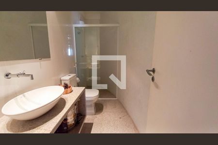 Casa à venda com 700m², 4 quartos e 4 vagasBanheiro do Quarto 2