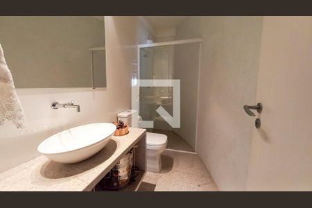 Casa à venda com 700m², 4 quartos e 4 vagasBanheiro do Quarto 2