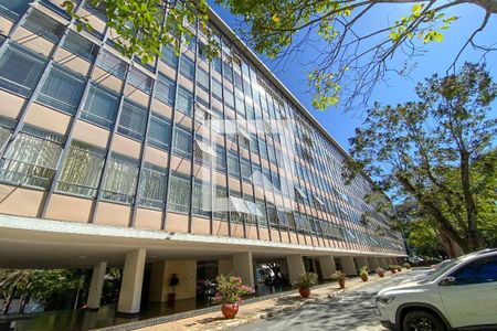 Apartamento para alugar com 180m², 3 quartos e 1 vaga Apartamento para alugar com 180m², 3 quartos e 1 vagaFachada