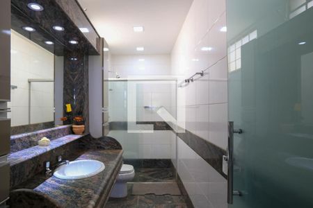 Casa à venda com 640m², 8 quartos e 5 vagasBanheiro da Suíte 3