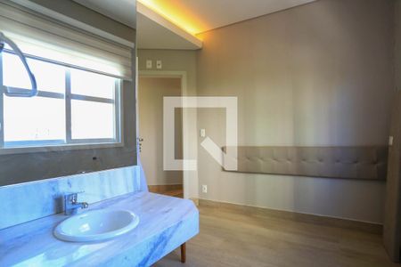 Casa à venda com 640m², 8 quartos e 5 vagasBanheiro 5