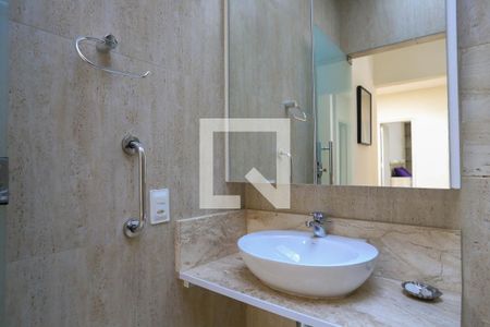 Casa à venda com 640m², 8 quartos e 5 vagasBanheiro 2