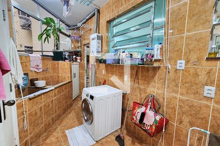 Apartamento à venda com 180m², 3 quartos e 1 vagaÁrea de Serviço