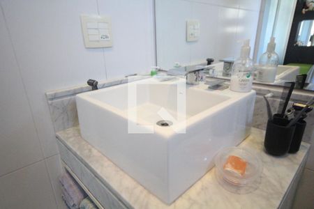 Apartamento à venda com 184m², 3 quartos e 3 vagasBanheiro da Suite 2