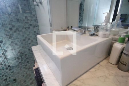 Apartamento à venda com 184m², 3 quartos e 3 vagasBanheiro da Suite 3