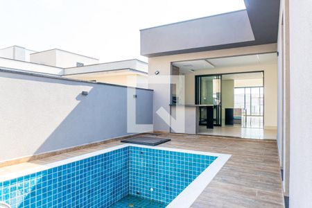 Casa de condomínio à venda com 232m², 3 quartos e 4 vagas Casa de condomínio à venda com 232m², 3 quartos e 4 vagasPiscina