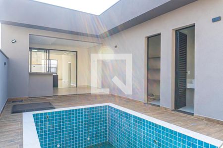 Casa de condomínio à venda com 232m², 3 quartos e 4 vagas Casa de condomínio à venda com 232m², 3 quartos e 4 vagasPiscina