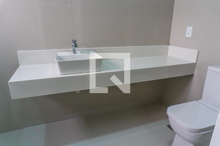 Casa de condomínio à venda com 232m², 3 quartos e 4 vagas Casa de condomínio à venda com 232m², 3 quartos e 4 vagasBanheiro da Suíte Master