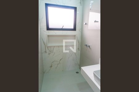 Casa de condomínio à venda com 232m², 3 quartos e 4 vagas Casa de condomínio à venda com 232m², 3 quartos e 4 vagasBanheiro da Suíte Master