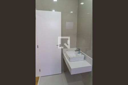 Casa de condomínio à venda com 232m², 3 quartos e 4 vagas Casa de condomínio à venda com 232m², 3 quartos e 4 vagasBanheiro da Suíte 2