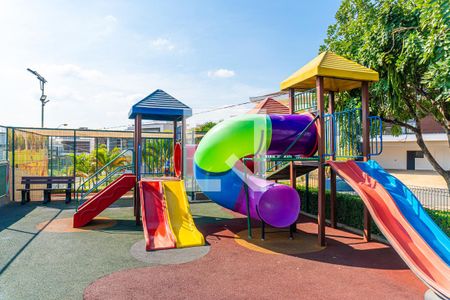 Casa de condomínio à venda com 232m², 3 quartos e 4 vagas Casa de condomínio à venda com 232m², 3 quartos e 4 vagasÁrea comum - Playground