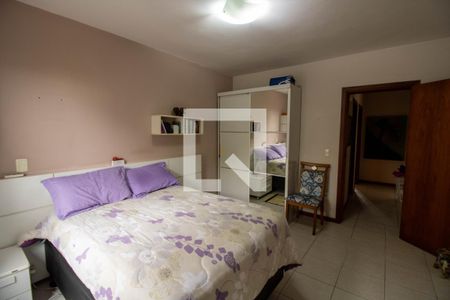 Casa à venda com 230m², 3 quartos e 3 vagas Casa à venda com 230m², 3 quartos e 3 vagasSuíte