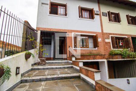 Casa à venda com 230m², 3 quartos e 3 vagas Casa à venda com 230m², 3 quartos e 3 vagasFachada