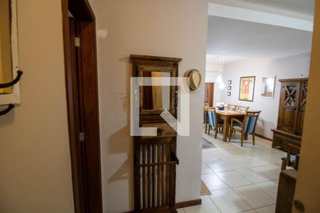 Casa à venda com 230m², 3 quartos e 3 vagas Casa à venda com 230m², 3 quartos e 3 vagasEntrada