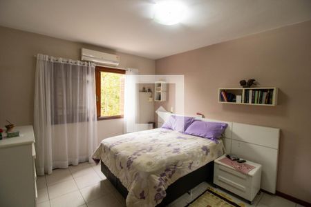 Casa à venda com 230m², 3 quartos e 3 vagas Casa à venda com 230m², 3 quartos e 3 vagasSuíte