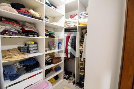 Casa à venda com 230m², 3 quartos e 3 vagas Casa à venda com 230m², 3 quartos e 3 vagasCloset da suíte