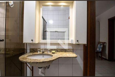 Casa à venda com 230m², 3 quartos e 3 vagas Casa à venda com 230m², 3 quartos e 3 vagasBanheiro da Suíte