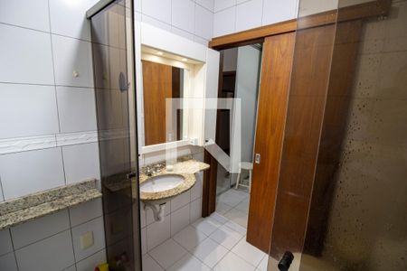 Casa à venda com 230m², 3 quartos e 3 vagas Casa à venda com 230m², 3 quartos e 3 vagasBanheiro da Suíte