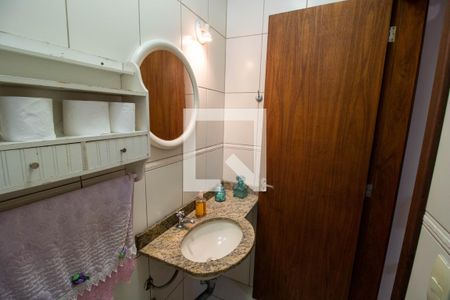 Casa à venda com 230m², 3 quartos e 3 vagas Casa à venda com 230m², 3 quartos e 3 vagasLavabo