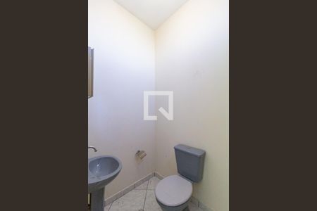 Casa à venda com 250m², 5 quartos e 6 vagasBanheiro de serviço