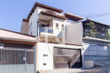 Casa à venda com 250m², 5 quartos e 6 vagasFachada