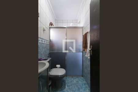 Casa à venda com 250m², 5 quartos e 6 vagasBanheiro 