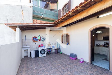 Casa à venda com 250m², 5 quartos e 6 vagasÁrea de serviço